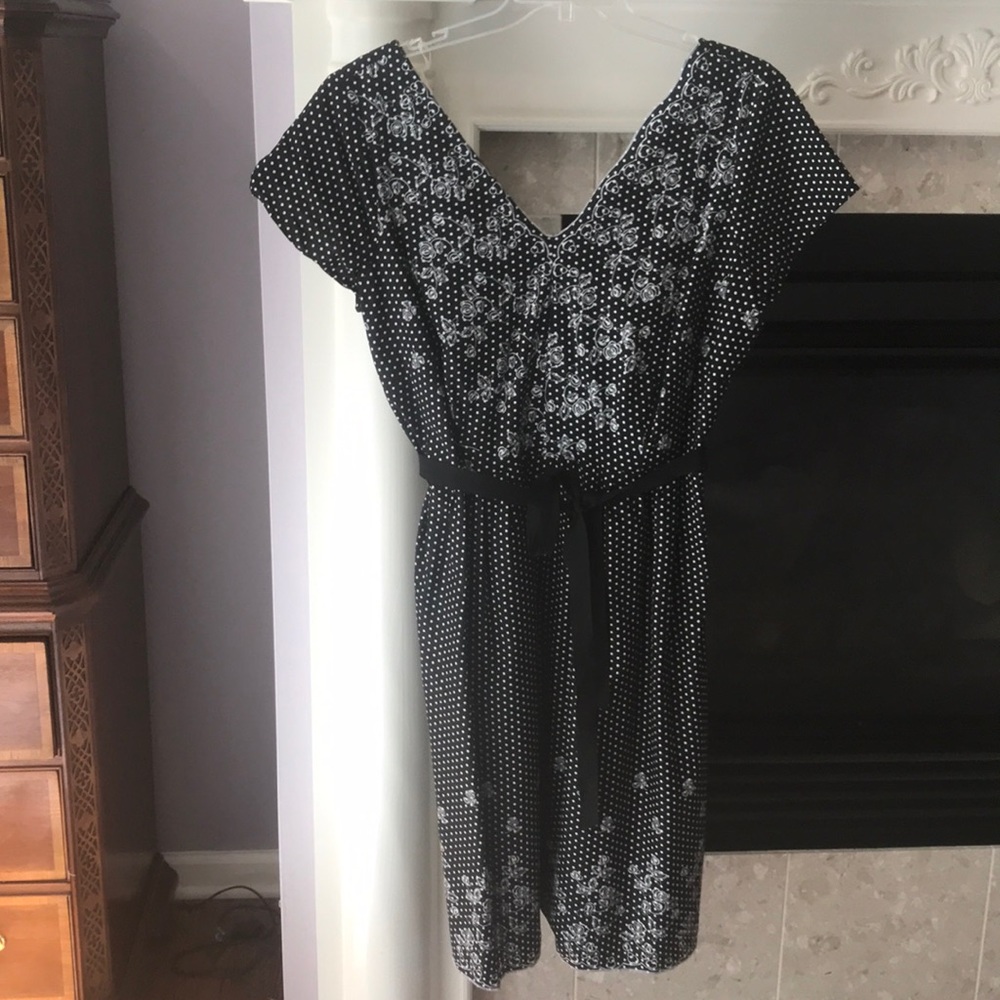 Women’s black and white dress